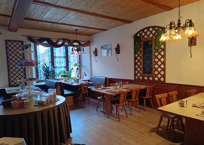 Schwarzer Adler فندق مبيت وإفطار نابورغ